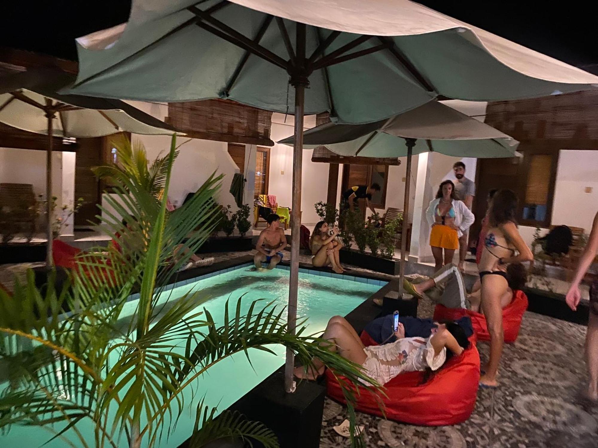 Cape Rose2 Hotell Gili Trawangan Exteriör bild